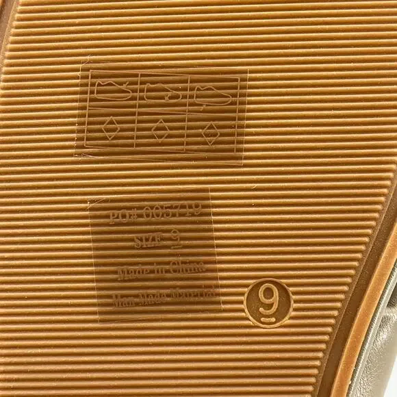 NEW Journee Collection Women’s Addilynn Puff Flat Sandals Green Size 9 - Picture 5 of 10